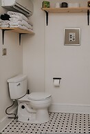 Wyatt's Saloon Guest House 2