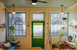 Wyatt's Saloon Guest House 2