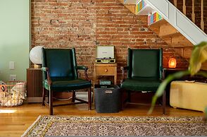 Wyatt's Saloon Guest House 2