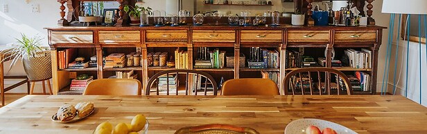 Wyatt's Saloon Guest House 2