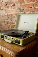 Wyatt's Saloon Guest House 2