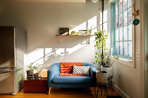 Wyatt's Saloon Guest House 2