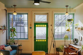 Wyatt's Saloon Guest House 2