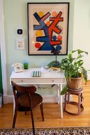 Wyatt's Saloon Guest House 2