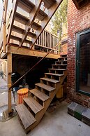 Wyatt's Saloon Guest House 2