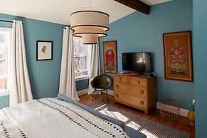 Wyatt's Saloon Guest House 2