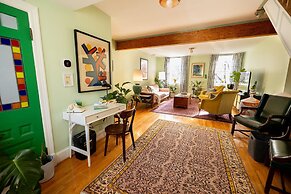 Wyatt's Saloon Guest House 2