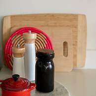 Wyatt's Saloon Guest House 2