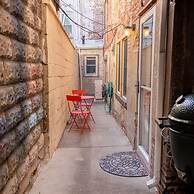 Wyatt's Saloon Guest House 2