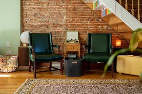 Wyatt's Saloon Guest House 2