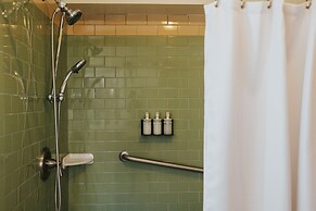 Wyatt's Saloon Guest House 2