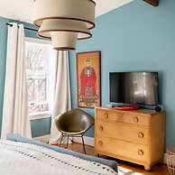 Wyatt's Saloon Guest House 2