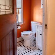 Wyatt's Saloon Guest House 2