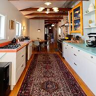 Wyatt's Saloon Guest House 2