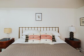 Wyatt's Saloon Guest House 2