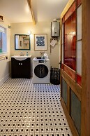 Wyatt's Saloon Guest House 2