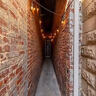 Wyatt's Saloon Guest House 2