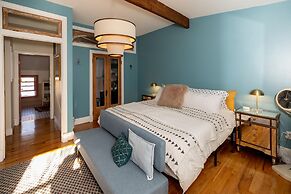 Wyatt's Saloon Guest House 2