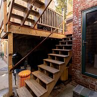 Wyatt's Saloon Guest House 2