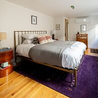 Wyatt's Saloon Guest House 2