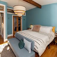 Wyatt's Saloon Guest House 2