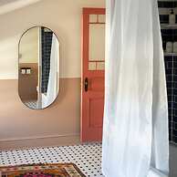 Wyatt's Saloon Guest House 2