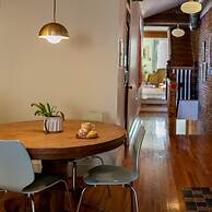 Wyatt's Saloon Guest House 2