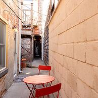 Wyatt's Saloon Guest House 2