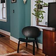 Wyatt's Saloon Guest House 2