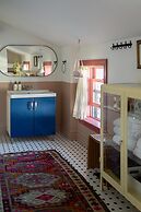 Wyatt's Saloon Guest House 2