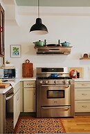 Wyatt's Saloon Guest House 2