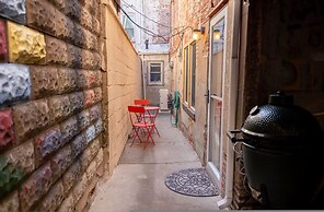 Wyatt's Saloon Guest House 2