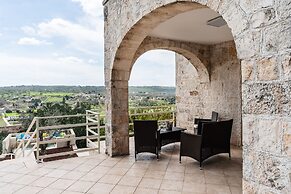 Villa L'Arco in Col with jacuzzi tub