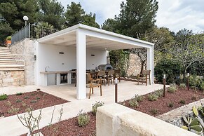 Villa L'Arco in Col with jacuzzi tub