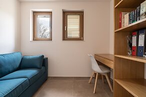 Villa L'Arco in Col with jacuzzi tub