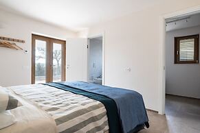 Villa L'Arco in Col with jacuzzi tub