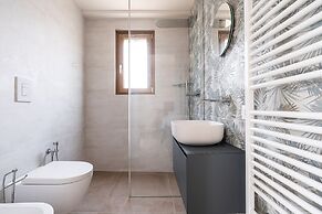 Villa L'Arco in Col with jacuzzi tub