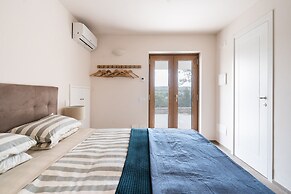 Villa L'Arco in Col with jacuzzi tub