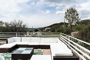 Villa L'Arco in Col with jacuzzi tub