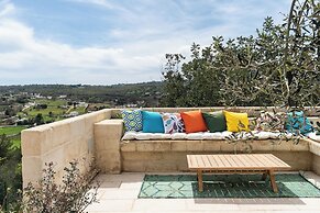 Villa L'Arco in Col with jacuzzi tub