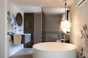 Villa L'Arco in Col with jacuzzi tub