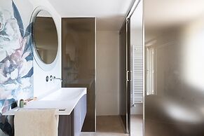 Villa L'Arco in Col with jacuzzi tub