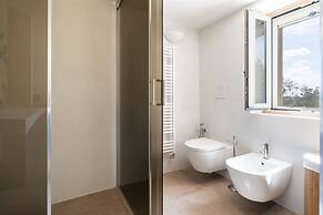 Villa L'Arco in Col with jacuzzi tub