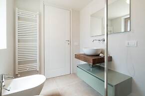 Villa L'Arco in Col with jacuzzi tub