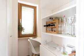 Villa L'Arco in Col with jacuzzi tub