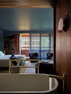 Hyde Melbourne Place