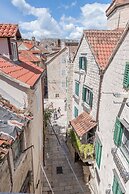 Emperor Suite - Beyond Timeless