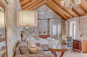 Emperor Suite - Beyond Timeless