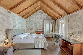 Emperor Suite - Beyond Timeless