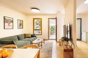 Andromeda's Charm by Sea N' Rent